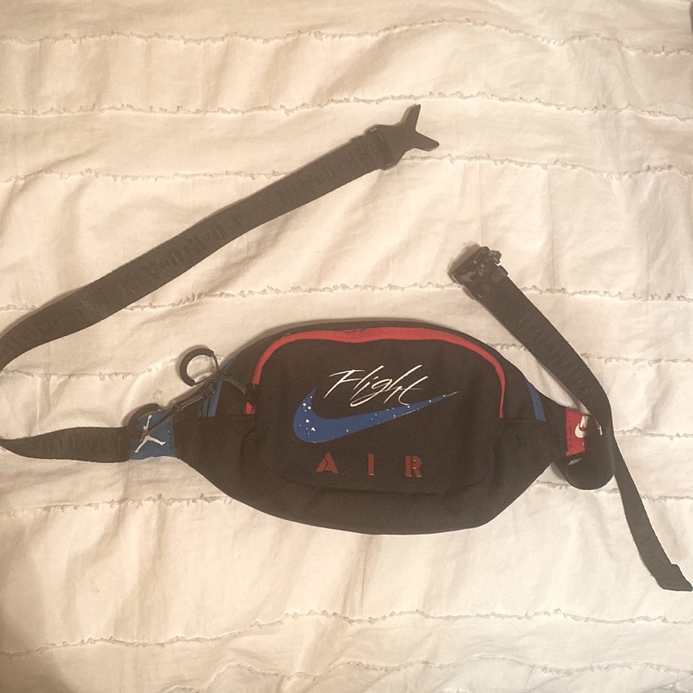 Oversized Nike fanny pack!